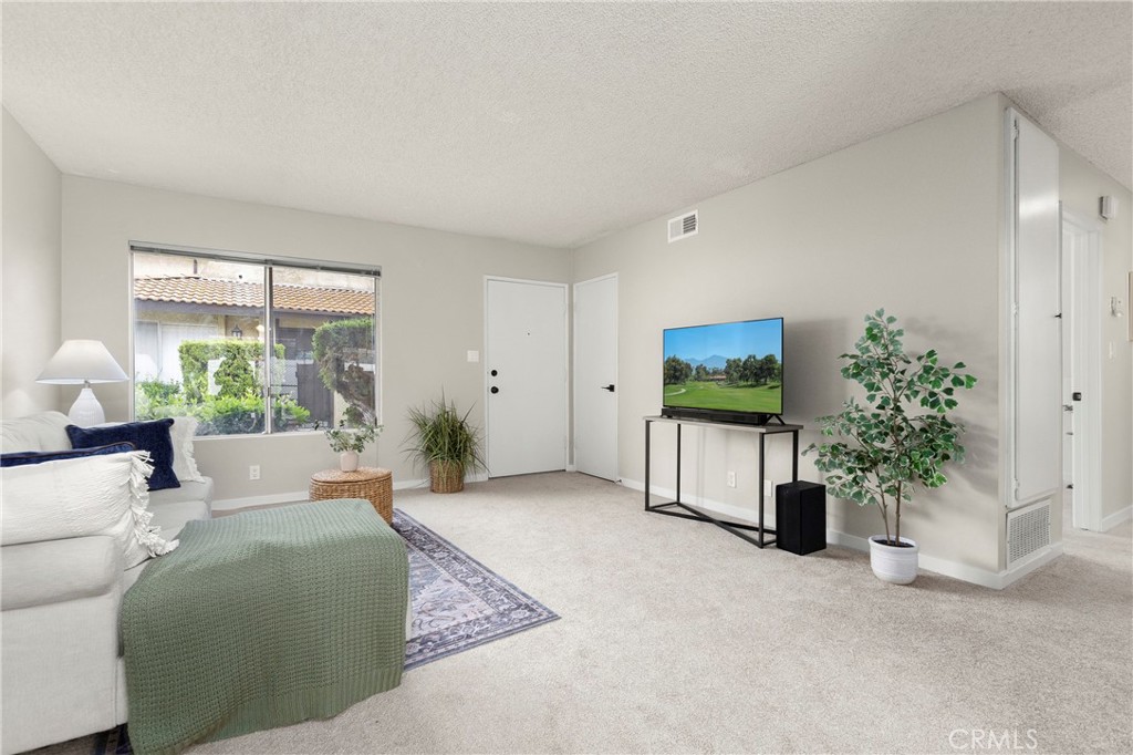 571 W Greenwood Avenue 12, La Habra CA 90631 - photo 1