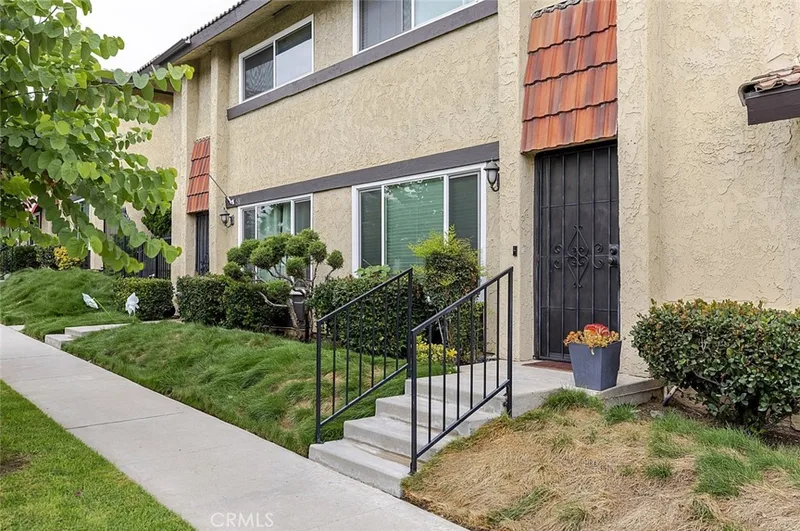 581 W Greenwood Avenue 6, La Habra, CA 90631