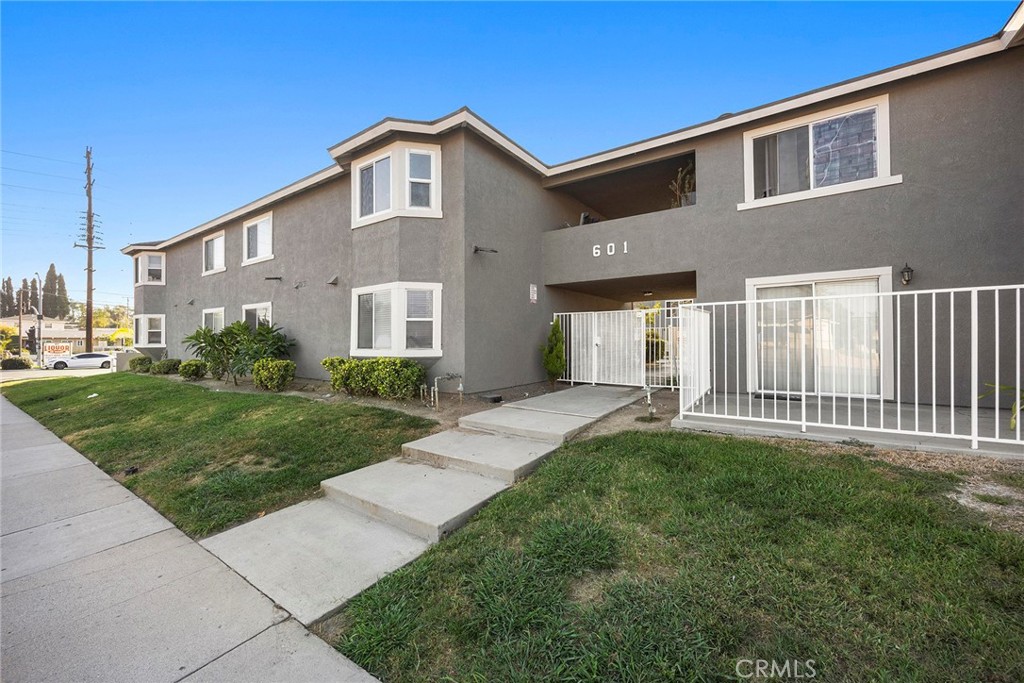 601 S Euclid 13, La Habra CA 90631 - photo 1