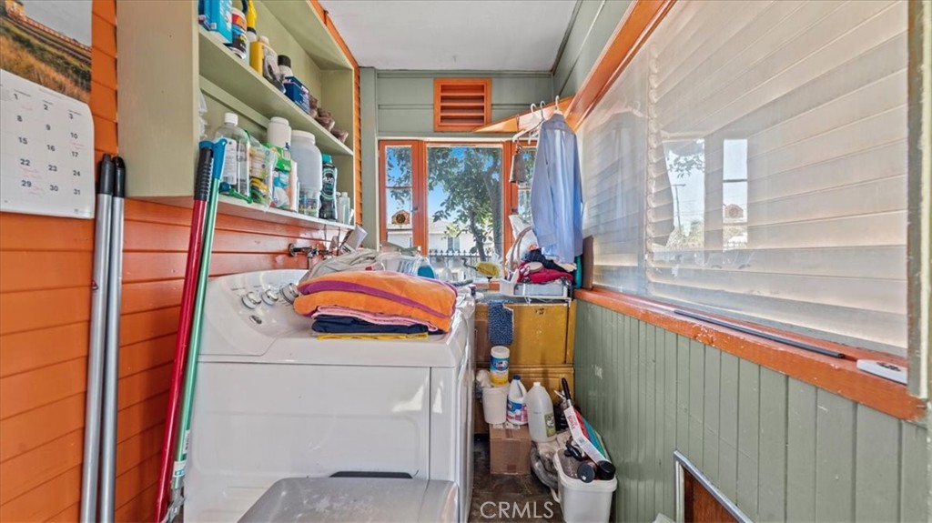 Indoor Laundry Room - 622 E Stearns, La Habra CA 90631 - photo 24