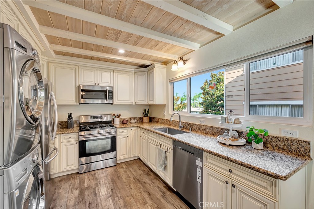 630 W Lambert Road 24, La Habra CA 90631 - photo 1