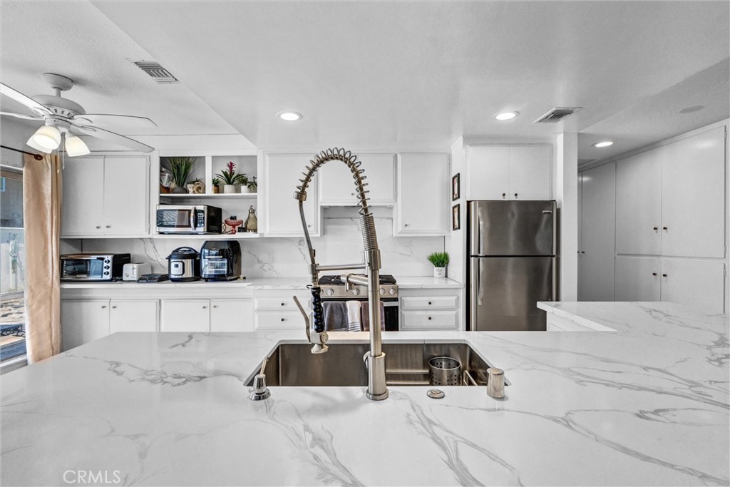 Kitchen Sink - 919 Glencliff, La Habra CA 90631 - photo 15