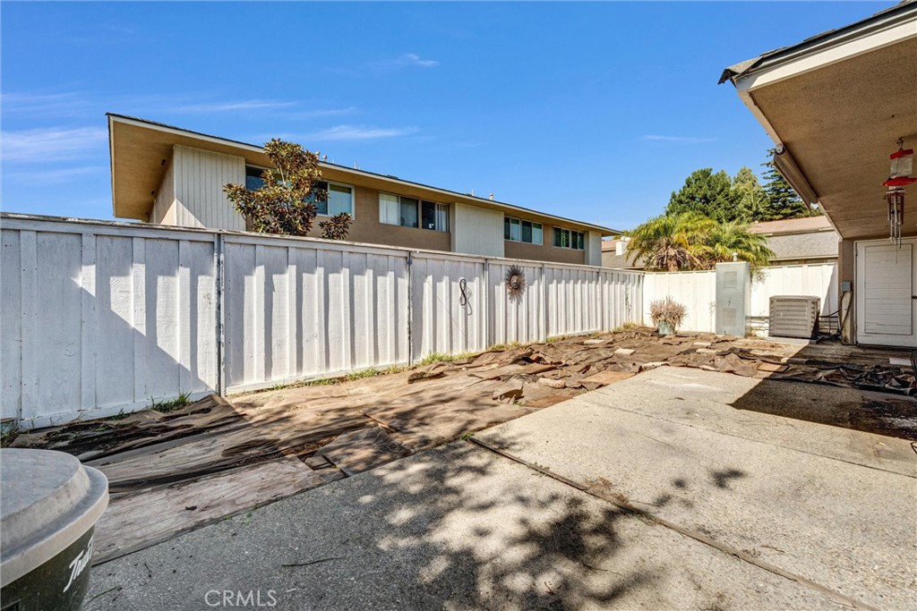 Another view of the spacious backyard offering plenty of room for outdoor seating, gardening, or creating your own outdo - 919 Glencliff, La Habra CA 90631 - photo 23
