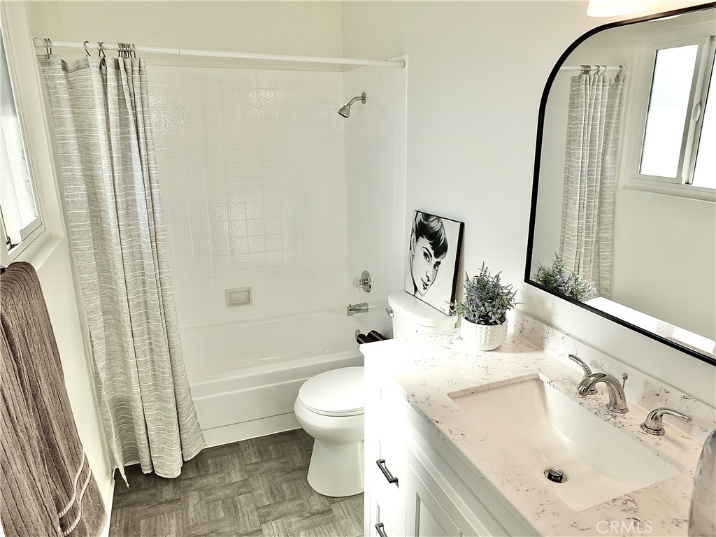 En-suite full bath - 949 W Imperial Highway A, La Habra CA 90631 - photo 6