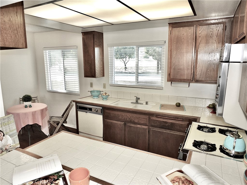 Bright kitchen with dining area - 949 W Imperial Highway A, La Habra CA 90631 - photo 14