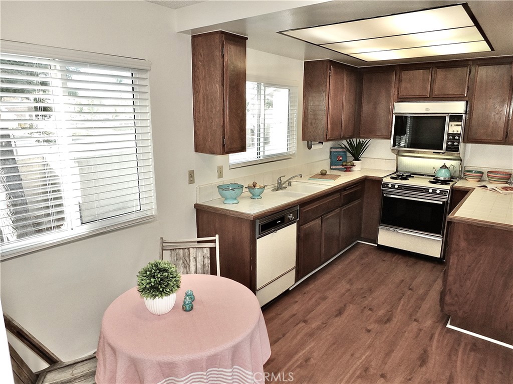 Eat-in kitchen - 949 W Imperial Highway A, La Habra CA 90631 - photo 15