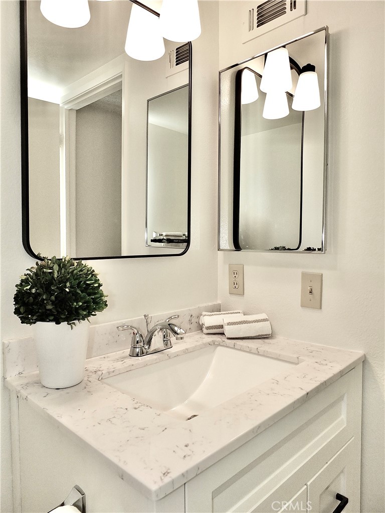 Downstairs powder room - 949 W Imperial Highway A, La Habra CA 90631 - photo 18