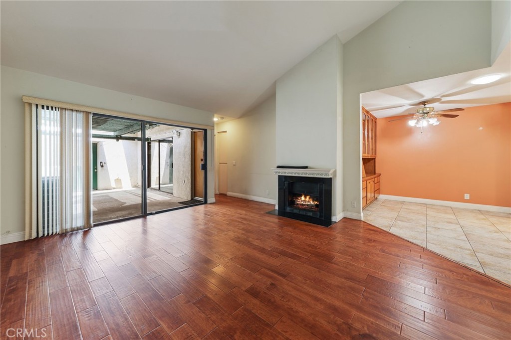 Living room without digital staging - 976 E La Habra Boulevard 115, La Habra CA 90631 - photo 1