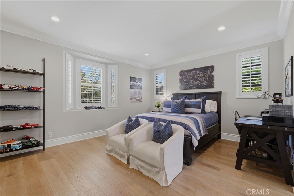 Downstairs bedroom with ensuite bathroom, great for guests Secondary bedroom #5 - 10 Jenny, Ladera Ranch CA 92694 - photo 27