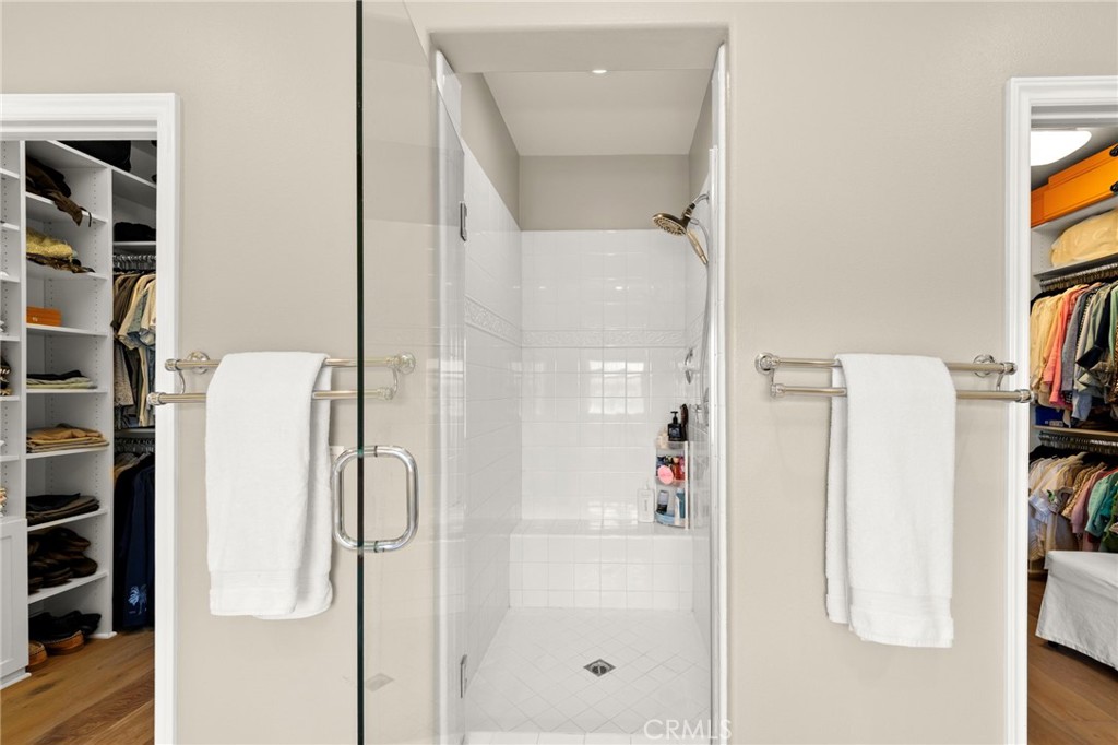 Large walk-in shower - 10 Jenny, Ladera Ranch CA 92694 - photo 35