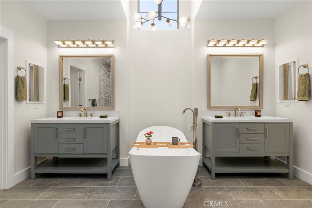 Dual vanities and soaking tub - 11 Patina Lane, Ladera Ranch CA 92694 - photo 24