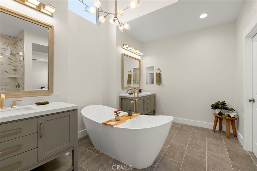 Soaking tub and dual vanities - 11 Patina Lane, Ladera Ranch CA 92694 - photo 26