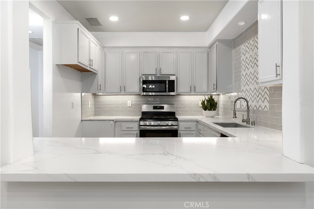 Kitchen opens to the dining and family room ~ - 123 Sklar 37, Ladera Ranch CA 92694 - photo 9