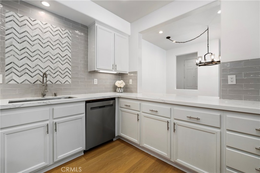 Quartz counters with stone accent ~ - 123 Sklar 37, Ladera Ranch CA 92694 - photo 11