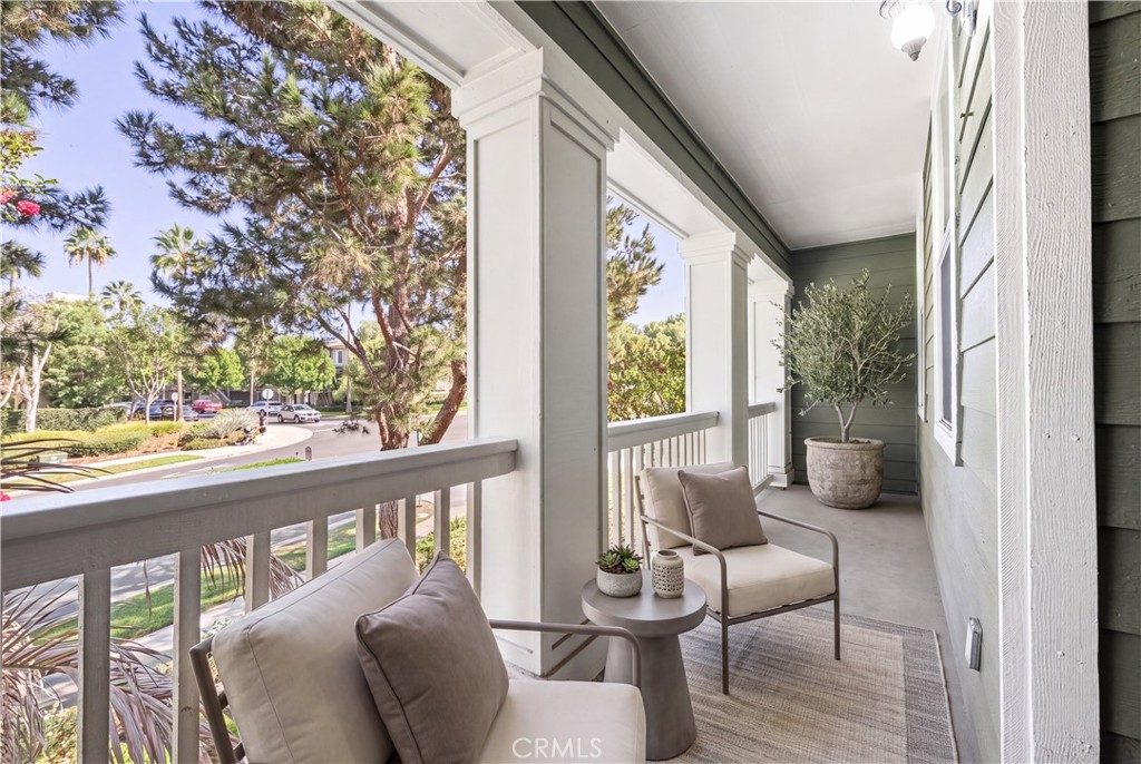 Wrap around balcony ~ relax with your morning coffee ~ virtually staged - 123 Sklar 37, Ladera Ranch CA 92694 - photo 17