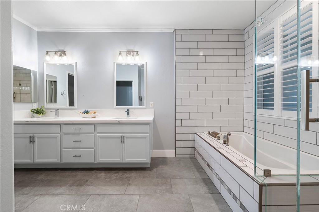 Primary ensuite bathroom ~ beautifully remodeled - 123 Sklar 37, Ladera Ranch CA 92694 - photo 19