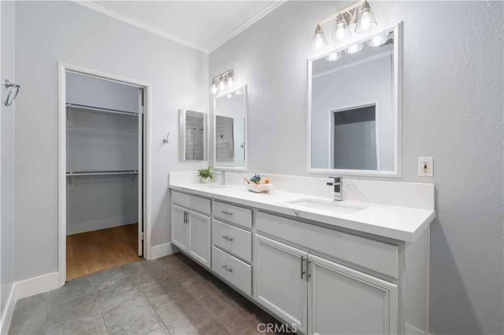 Dual vanities ~ - 123 Sklar 37, Ladera Ranch CA 92694 - photo 20