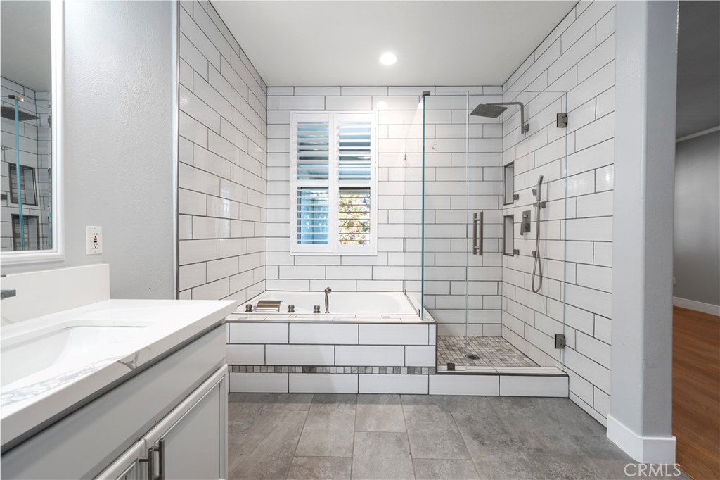 Walk-in shower and relaxing soaking tub ~ - 123 Sklar 37, Ladera Ranch CA 92694 - photo 21