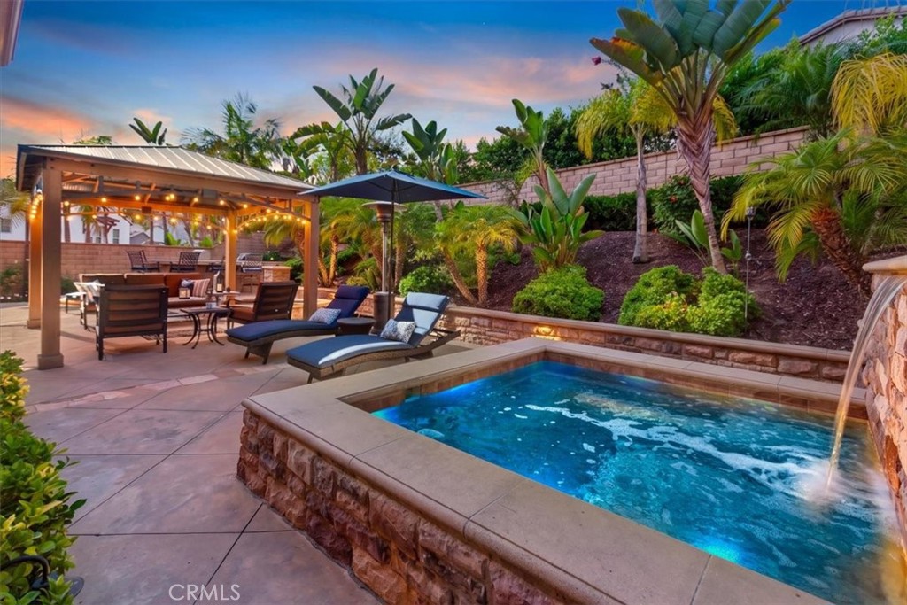 Low maintenance yard. - 15 Julia Street, Ladera Ranch CA 92694 - photo 2