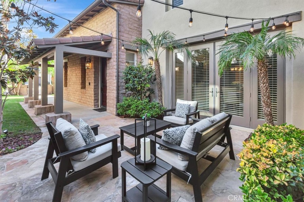 Side yard with doors into the dining room. - 15 Julia Street, Ladera Ranch CA 92694 - photo 8