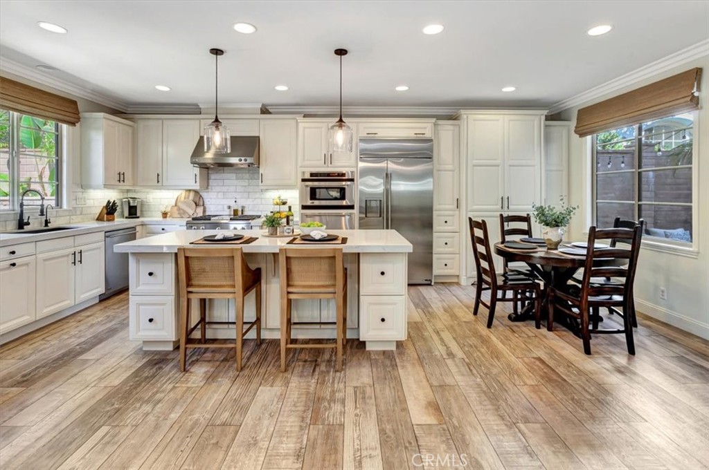 Bright & spacious kitchen with breakfast nook. - 15 Julia Street, Ladera Ranch CA 92694 - photo 19