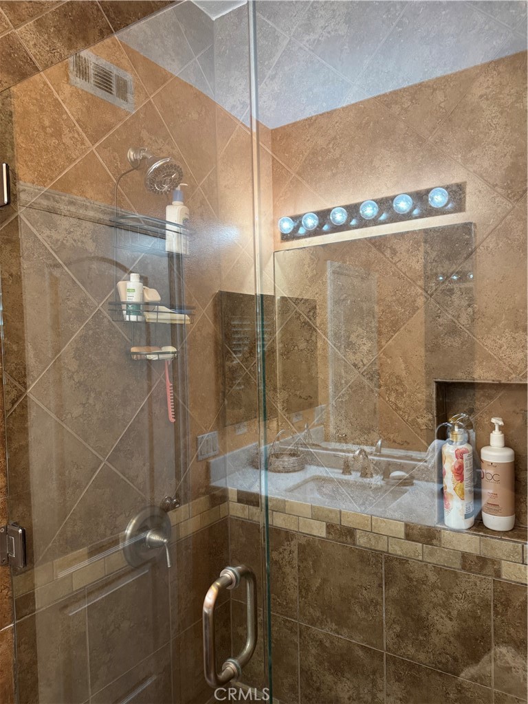 upstairs bathroom between bed 3-4 - 16 Bower Lane, Ladera Ranch CA 92694 - photo 15