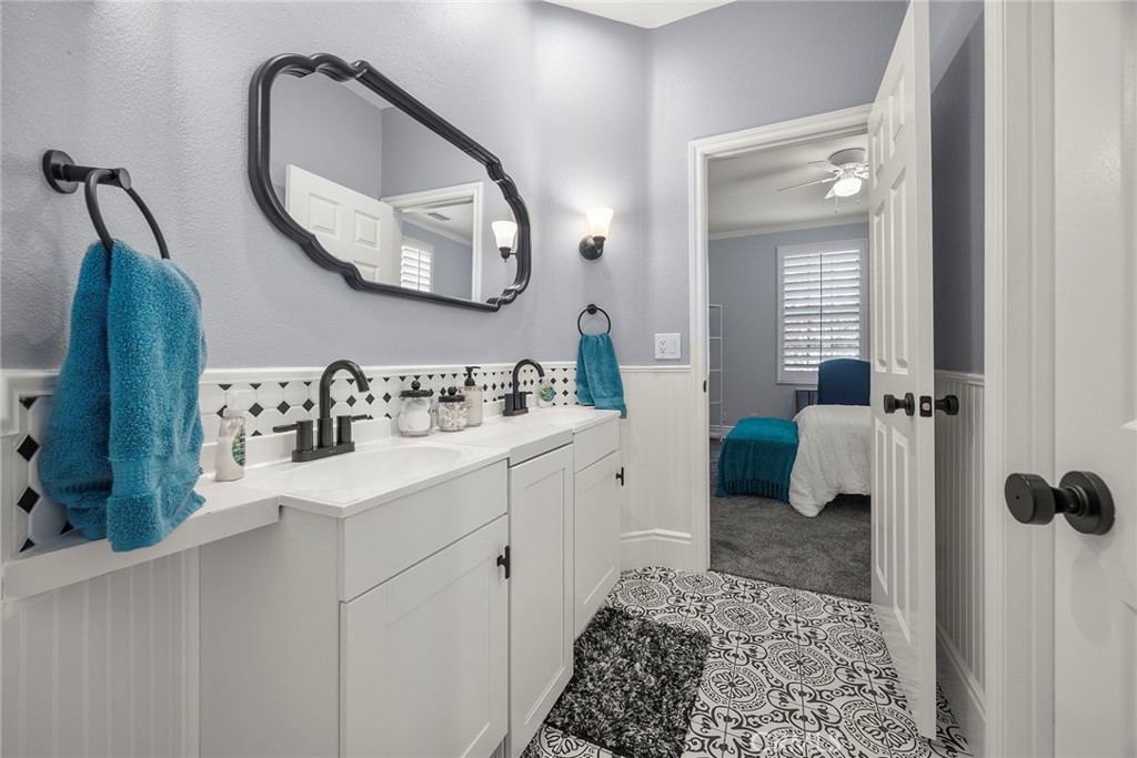 Upstairs bathroom. - 16 Kempton Lane, Ladera Ranch CA 92694 - photo 49