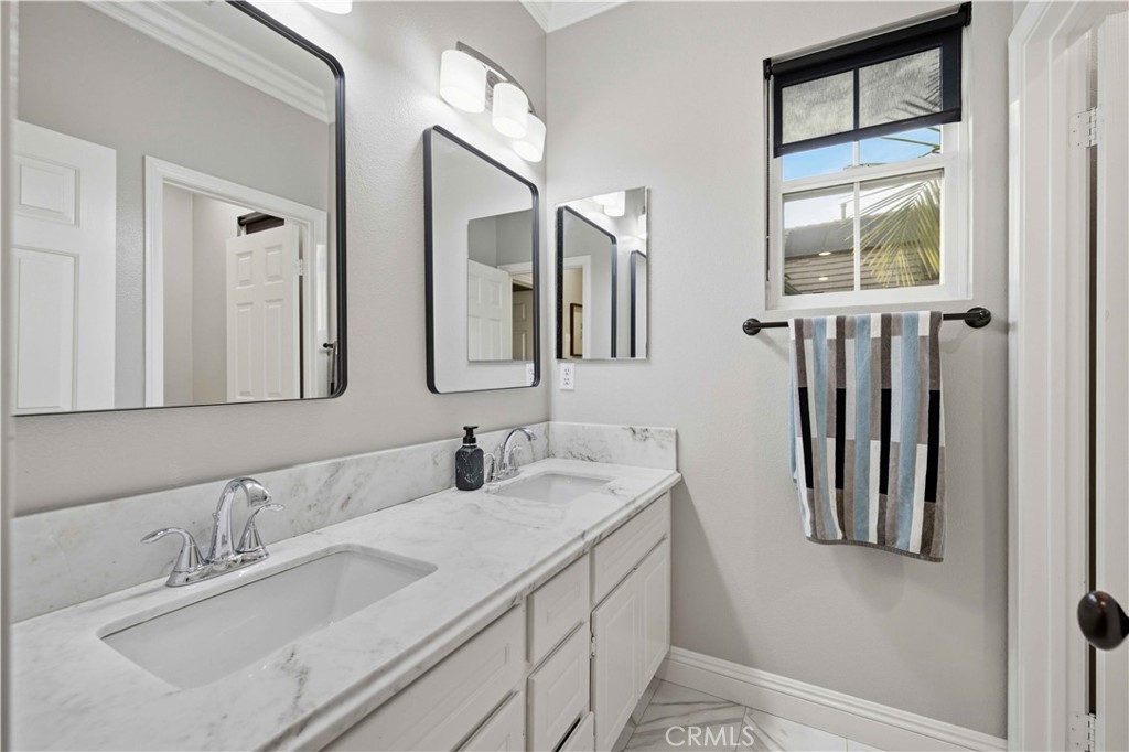 Secondary bathroom - 17 Sutherland Drive, Ladera Ranch CA 92694 - photo 33