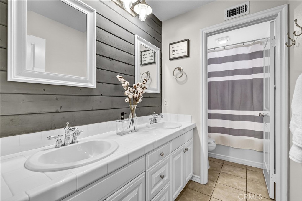 Upstairs FULL bath. - 2 St. Giles, Ladera Ranch CA 92694 - photo 29