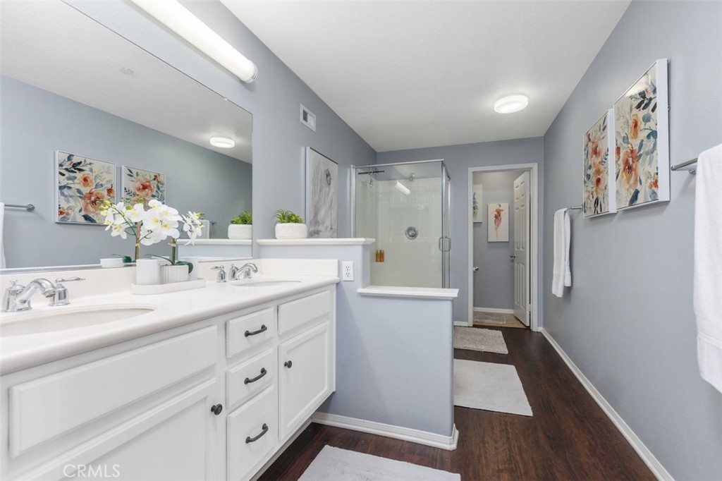 Primary bath with soaking tun and walk in shower. - 25 Platinum, Ladera Ranch CA 92694 - photo 23