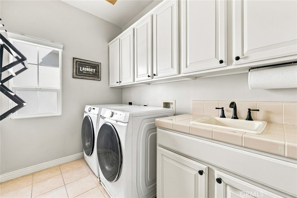 Upstairs Laundry room - 4 Loden Pass, Ladera Ranch CA 92694 - photo 31