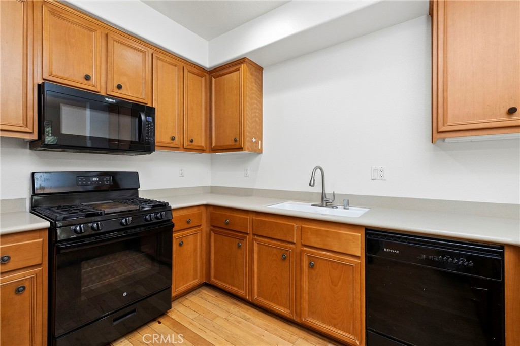 Recessed lighting, custom faucet and lots of cabinets. - 4 Toribeth Street 8, Ladera Ranch CA 92694 - photo 5