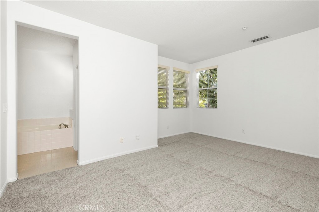 Large guest bedrooms with new carpet throughout. - 4 Toribeth Street 8, Ladera Ranch CA 92694 - photo 9