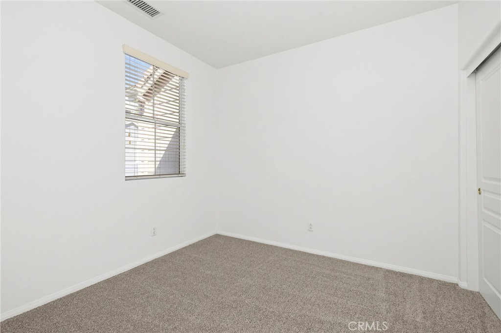 2nd guest bedroom with new carpet. - 4 Toribeth Street 8, Ladera Ranch CA 92694 - photo 11