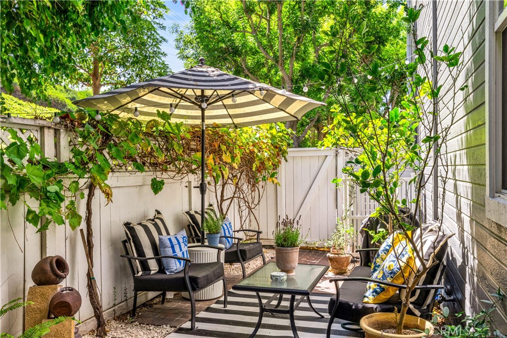 Grapevines line this second outdoor sitting space. - 5 Surrey Farm, Ladera Ranch CA 92694 - photo 15