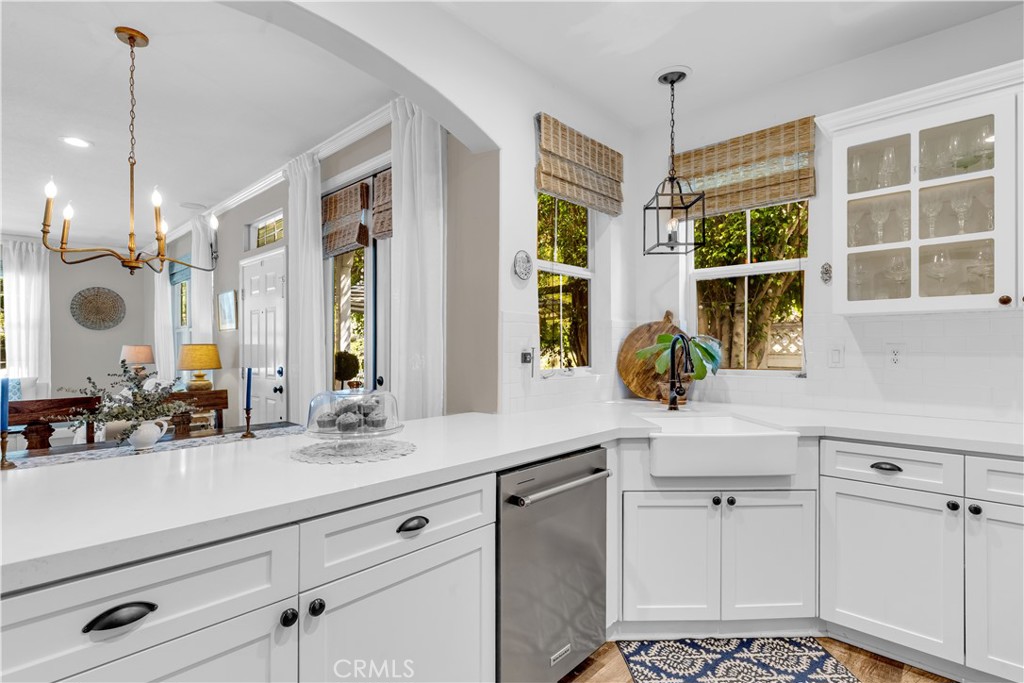 Kitchen Remodel - Newer stainless steel appliances, quartz counters, new cabinet doors - 5 Surrey Farm, Ladera Ranch CA 92694 - photo 21