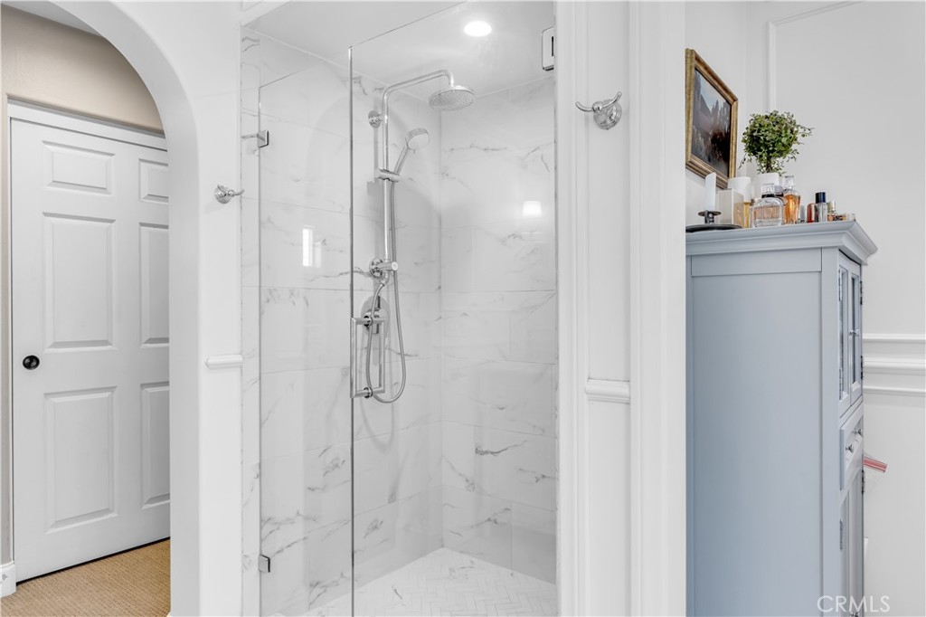 Master Bathroom Tiled shower + seperate washroom. - 5 Surrey Farm, Ladera Ranch CA 92694 - photo 30