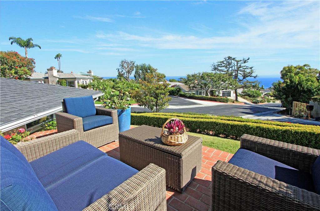 1 N Vista De Catalina, Laguna Beach CA 92651 - photo 1