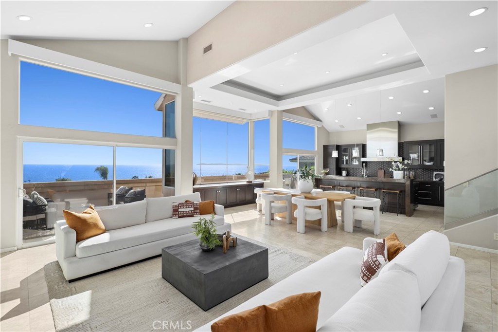 10 N. Stonington Road, Laguna Beach CA 92651 - photo 1