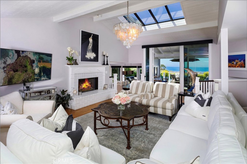 Amazing ocean views from this charming family room - 10 S Vista De Catalina, Laguna Beach CA 92651 - photo 1
