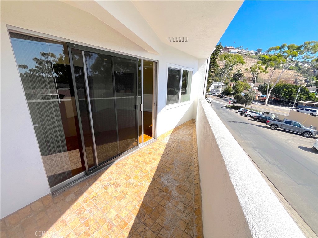 100 Cliff Drive 5, Laguna Beach CA 92651 - photo 17