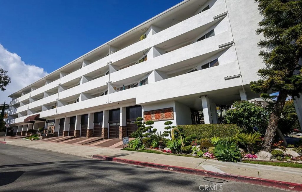 100 Cliff Drive 6, Laguna Beach CA 92651 - photo 1