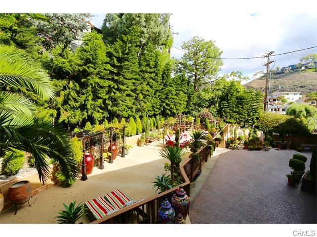 100 Cliff Drive 8, Laguna Beach CA 92651 - photo 1
