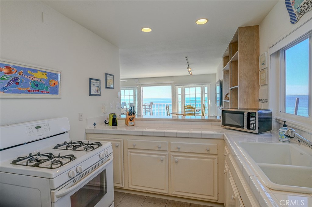 1021 Gaviota Drive, Laguna Beach CA 92651 - photo 9