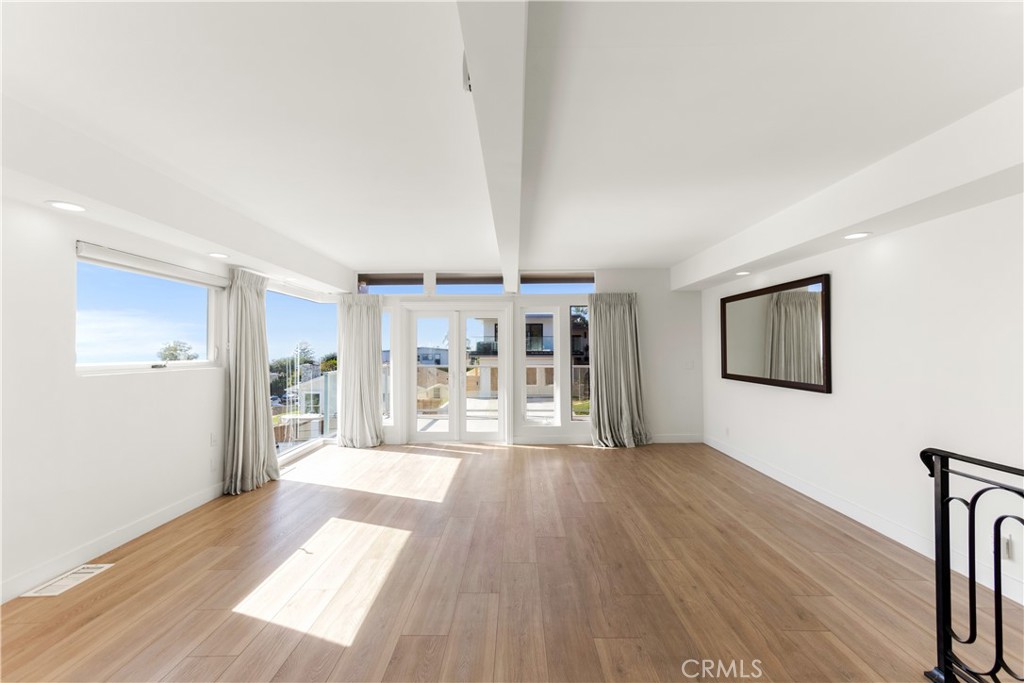 Living Room - 1024 Noria Street, Laguna Beach CA 92651 - photo 5