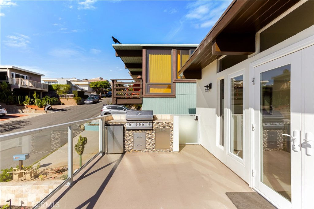 Built-In BBQ - 1024 Noria Street, Laguna Beach CA 92651 - photo 12