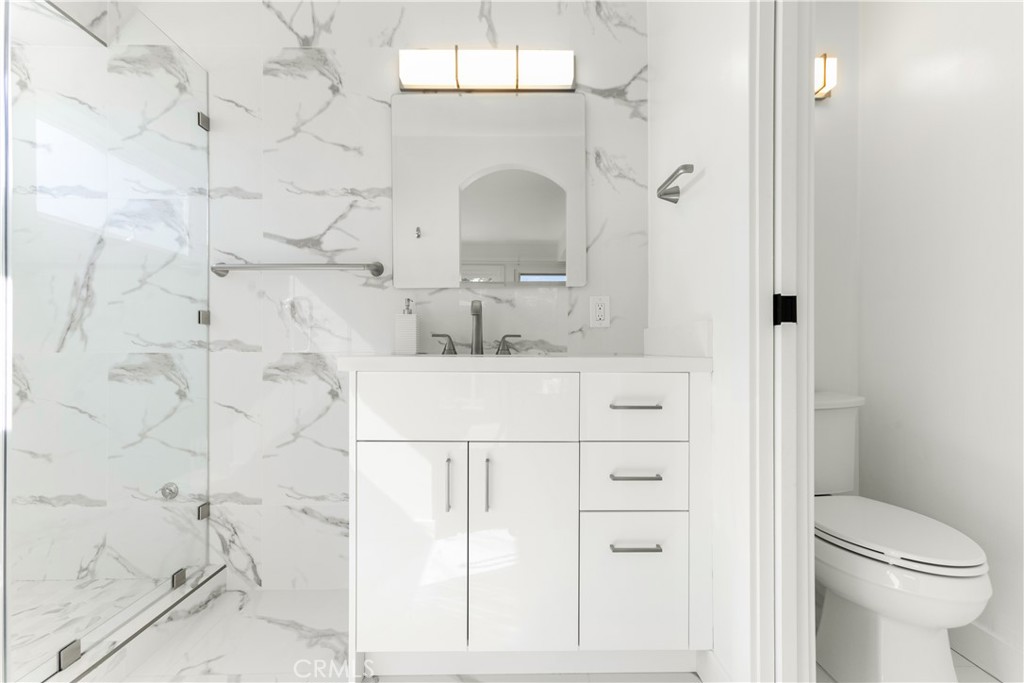 Master Bath - 1024 Noria Street, Laguna Beach CA 92651 - photo 25