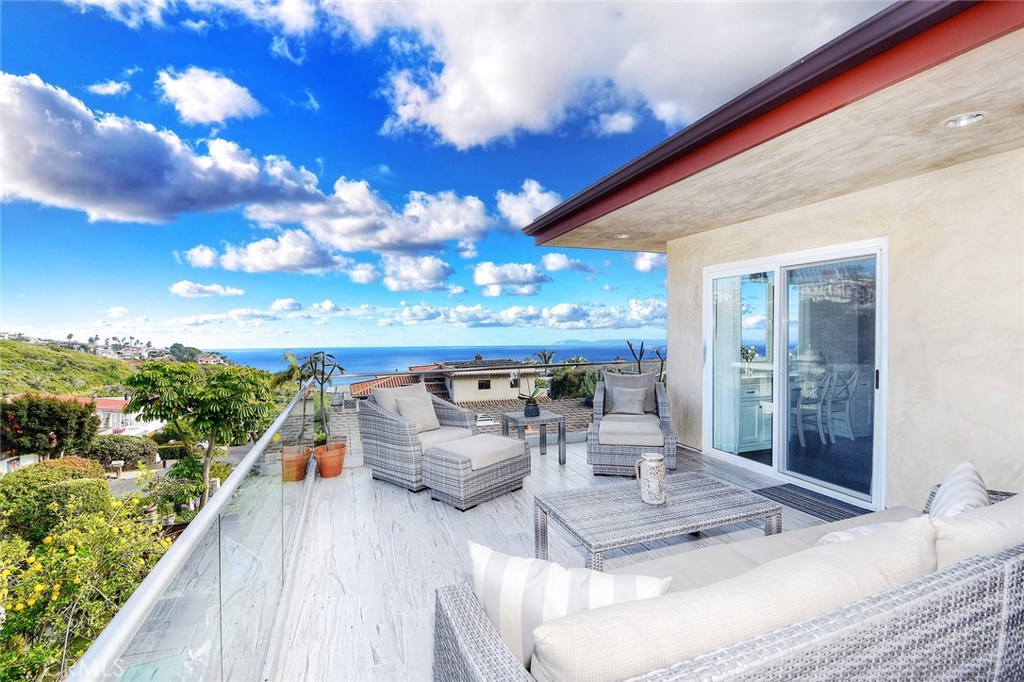 1025 Noria Street, Laguna Beach CA 92651 - photo 1