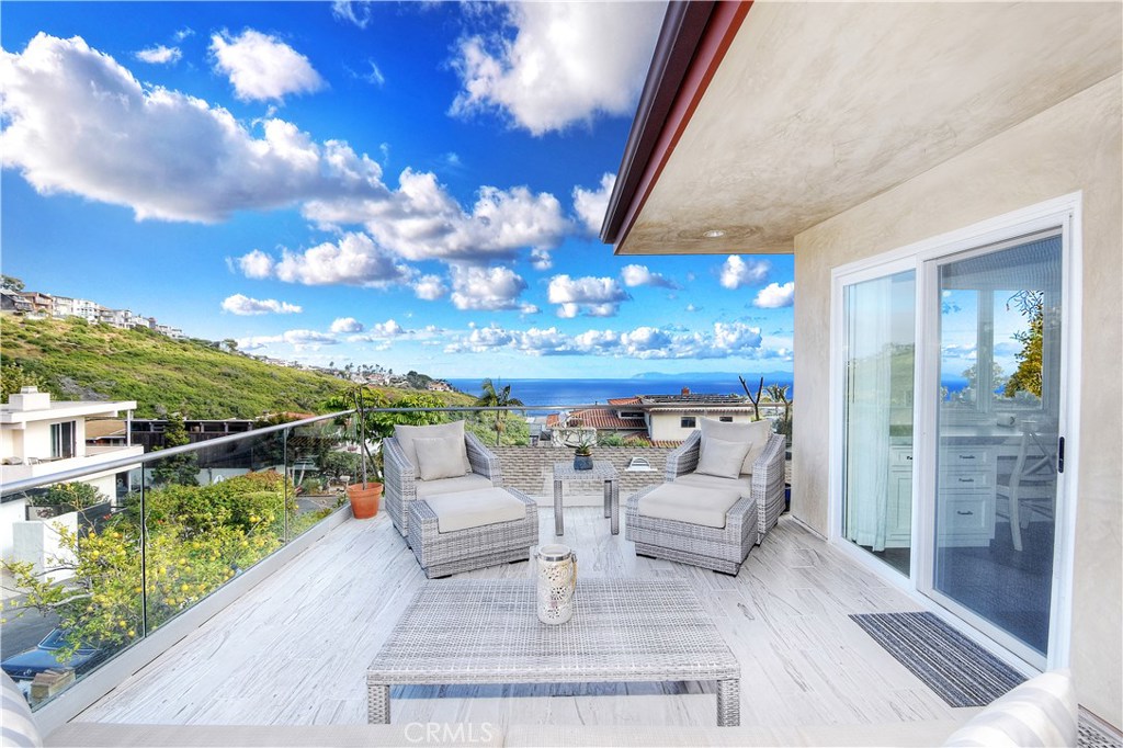 Large front balcony with spectacular views - 1025 Noria Street, Laguna Beach CA 92651 - photo 1