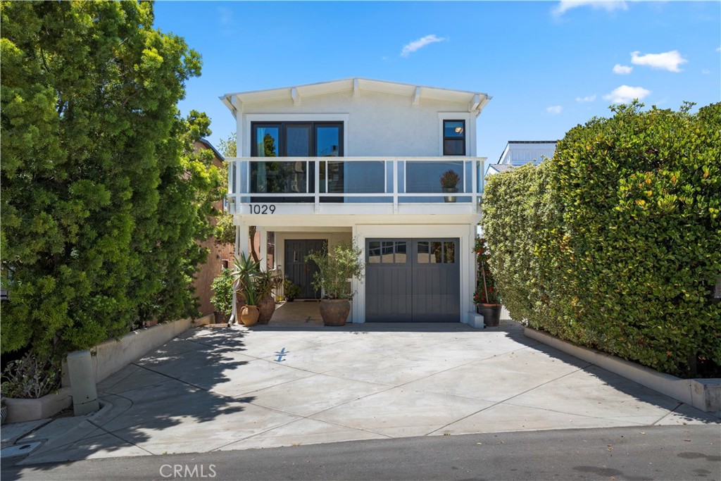 This stunning home is within easy distance to Moulton Park, hiking trails, tennis courts, and minutes from Laguna's famo - 1029 Katella Street, Laguna Beach CA 92651 - photo 1